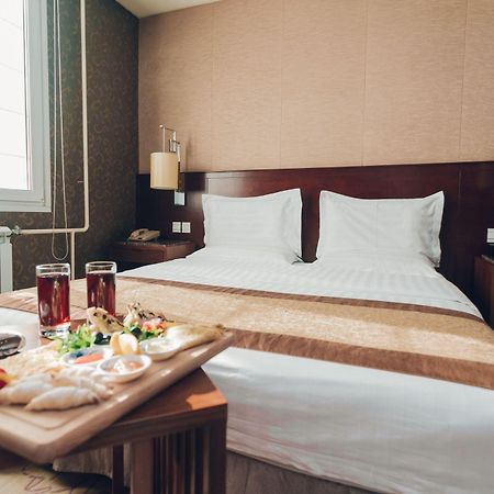 Soluxe Hotel อัลมาตี ภายนอก รูปภาพ