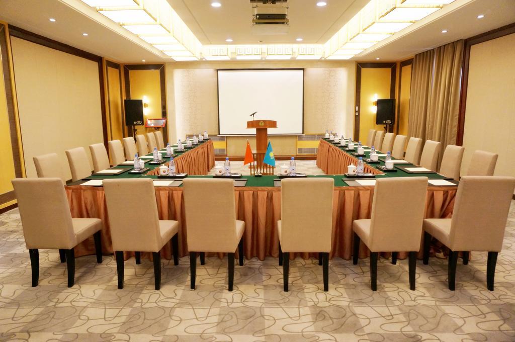 Soluxe Hotel อัลมาตี ภายนอก รูปภาพ