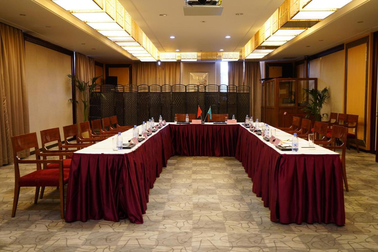 Soluxe Hotel อัลมาตี ภายนอก รูปภาพ