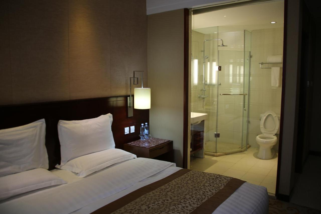 Soluxe Hotel อัลมาตี ภายนอก รูปภาพ