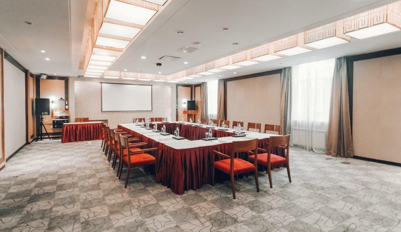 Soluxe Hotel อัลมาตี ภายนอก รูปภาพ
