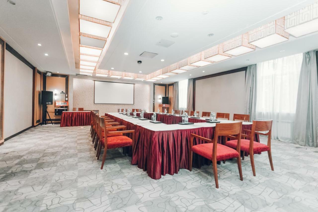 Soluxe Hotel อัลมาตี ภายนอก รูปภาพ