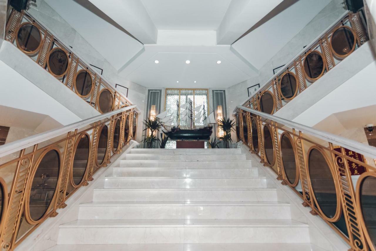 Soluxe Hotel อัลมาตี ภายนอก รูปภาพ